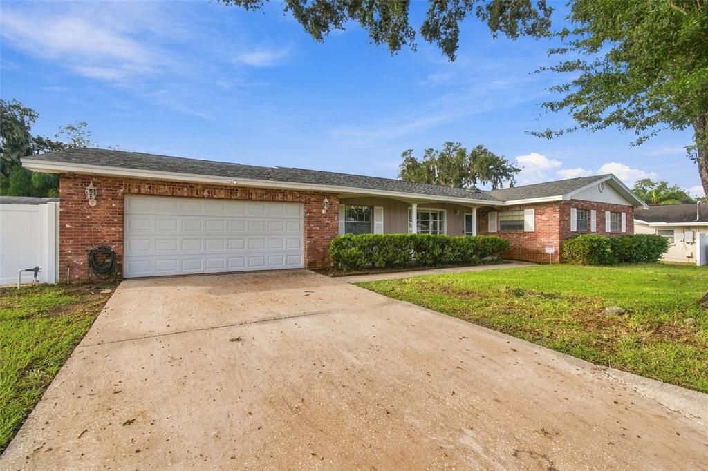 En Venta: $439,000 (4 camas, 2 baños, 2433 Pies cuadrados)