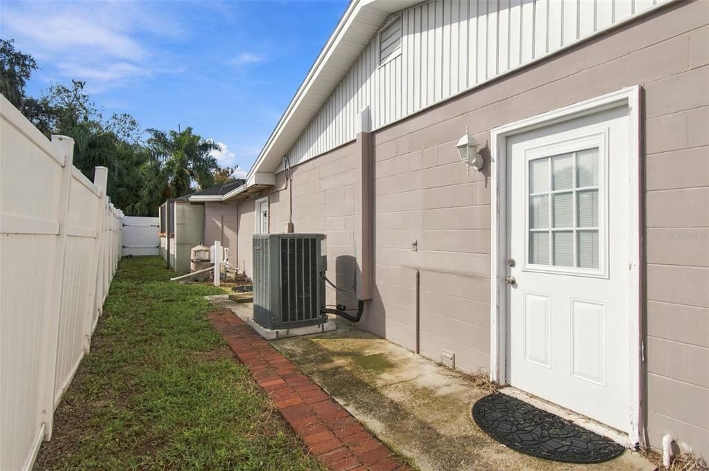 En Venta: $439,000 (4 camas, 2 baños, 2433 Pies cuadrados)