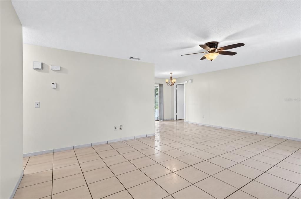 En Venta: $289,900 (3 camas, 2 baños, 1195 Pies cuadrados)