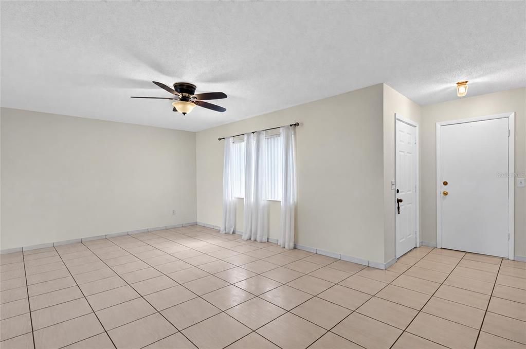 En Venta: $289,900 (3 camas, 2 baños, 1195 Pies cuadrados)