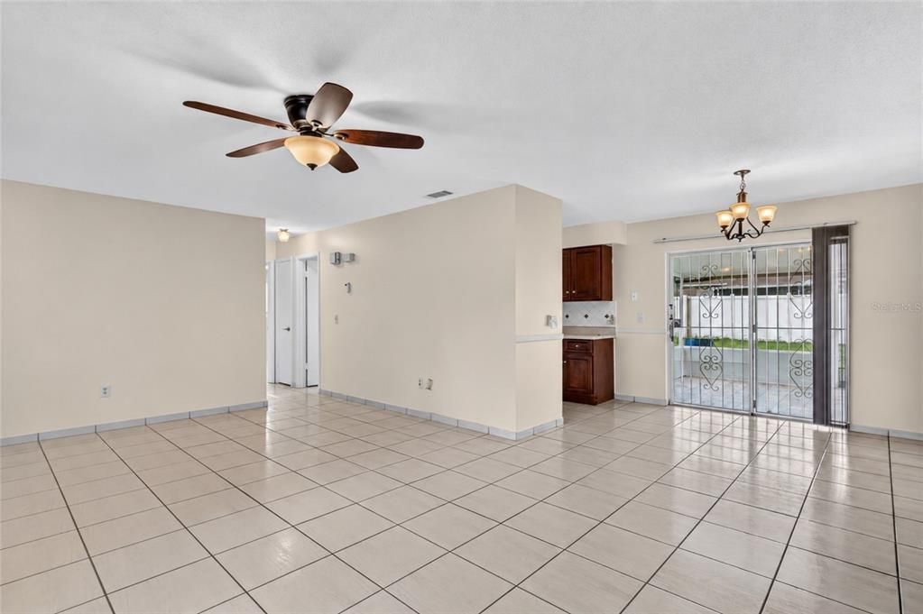 En Venta: $289,900 (3 camas, 2 baños, 1195 Pies cuadrados)