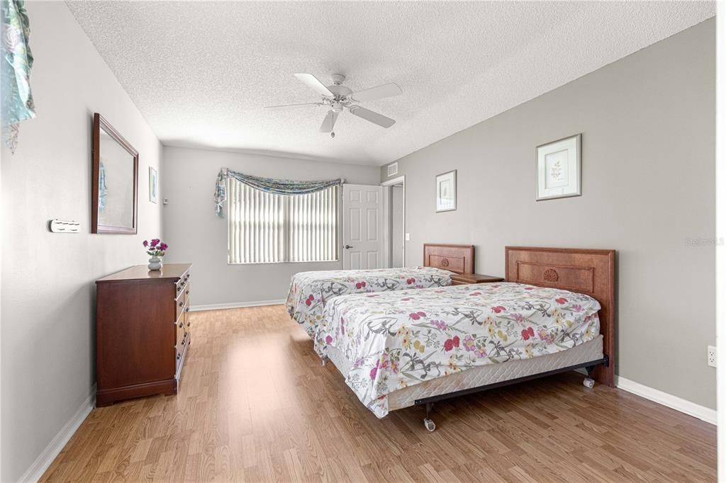 En Venta: $189,900 (2 camas, 2 baños, 1420 Pies cuadrados)