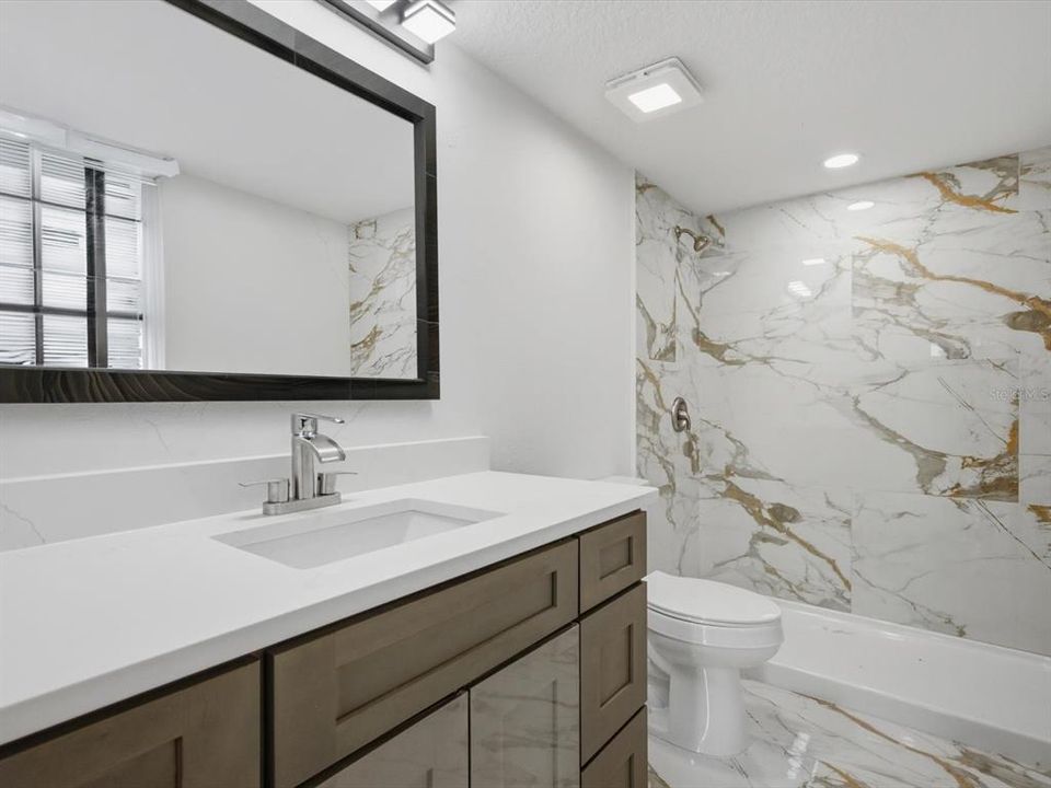 En Venta: $419,990 (4 camas, 3 baños, 2930 Pies cuadrados)