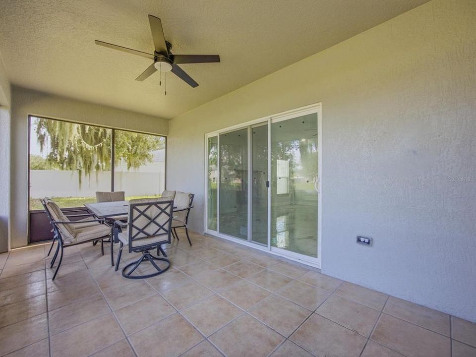 En Venta: $419,990 (4 camas, 3 baños, 2930 Pies cuadrados)