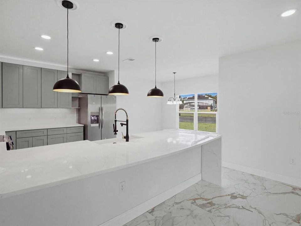 En Venta: $419,990 (4 camas, 3 baños, 2930 Pies cuadrados)