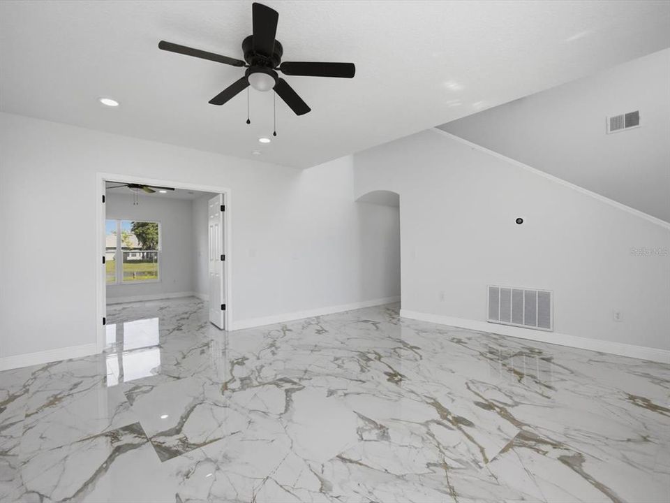 En Venta: $419,990 (4 camas, 3 baños, 2930 Pies cuadrados)