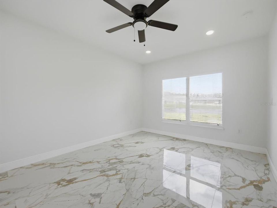 En Venta: $419,990 (4 camas, 3 baños, 2930 Pies cuadrados)