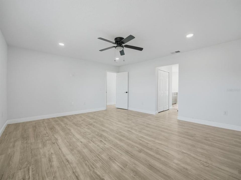 En Venta: $419,990 (4 camas, 3 baños, 2930 Pies cuadrados)