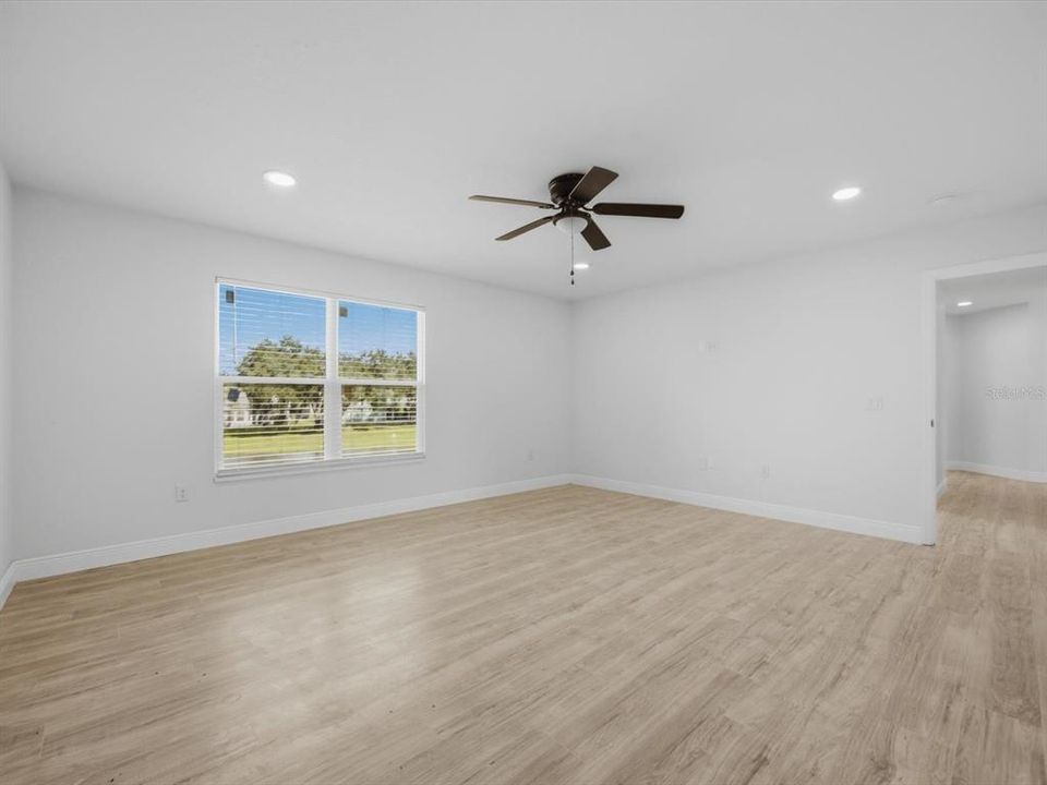 En Venta: $419,990 (4 camas, 3 baños, 2930 Pies cuadrados)