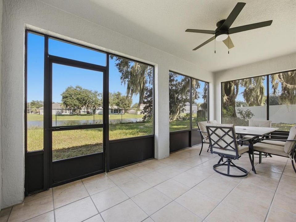 En Venta: $419,990 (4 camas, 3 baños, 2930 Pies cuadrados)