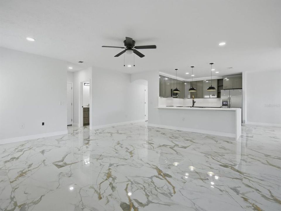 En Venta: $419,990 (4 camas, 3 baños, 2930 Pies cuadrados)