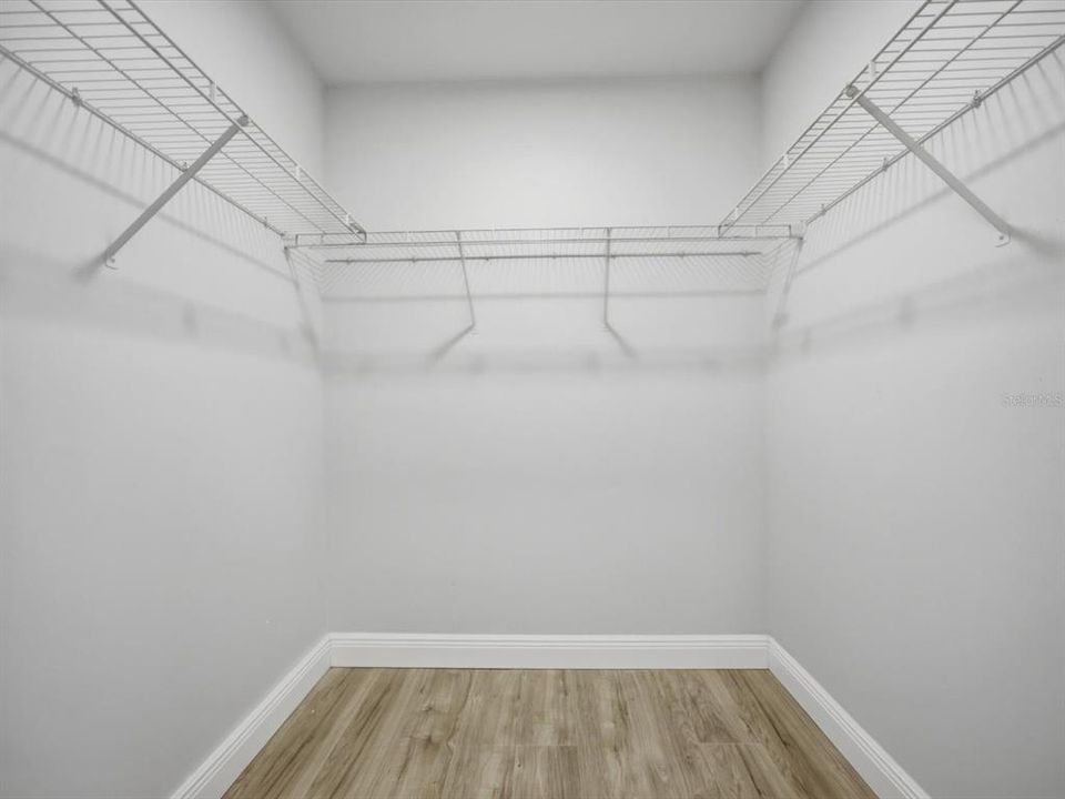 En Venta: $419,990 (4 camas, 3 baños, 2930 Pies cuadrados)