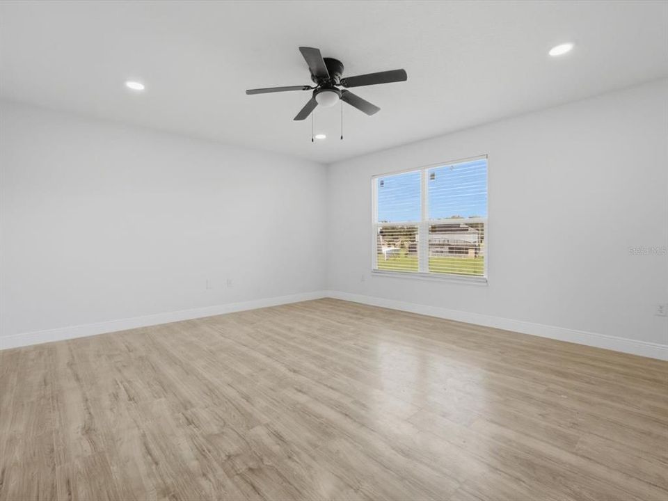 En Venta: $419,990 (4 camas, 3 baños, 2930 Pies cuadrados)