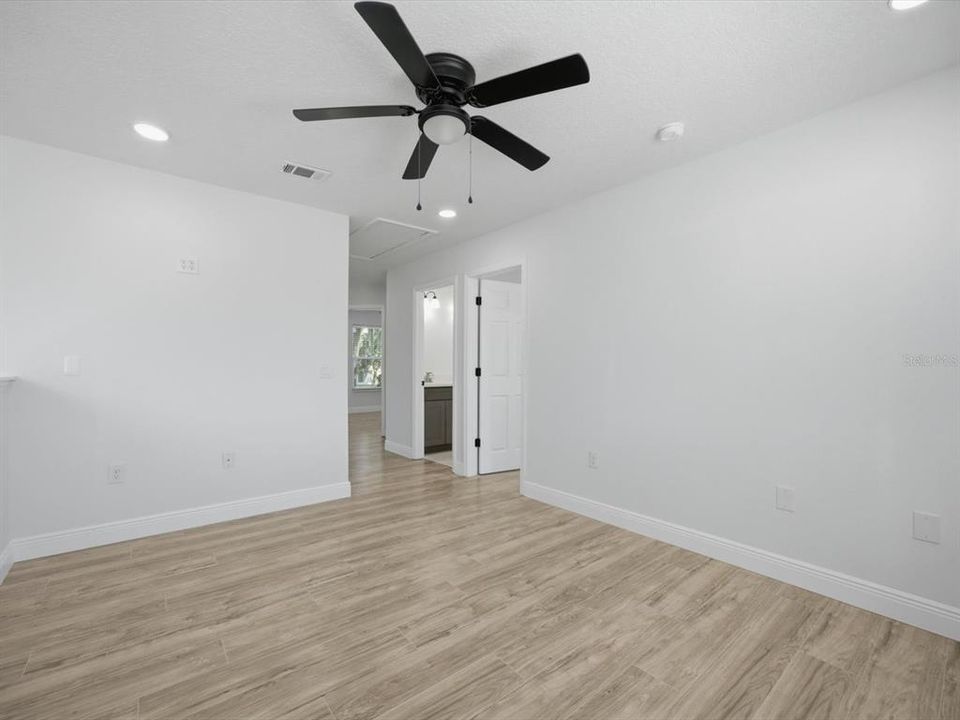 En Venta: $419,990 (4 camas, 3 baños, 2930 Pies cuadrados)