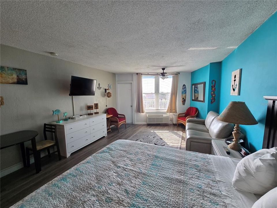 For Sale: $135,000 (0 beds, 1 baths, 343 Square Feet)