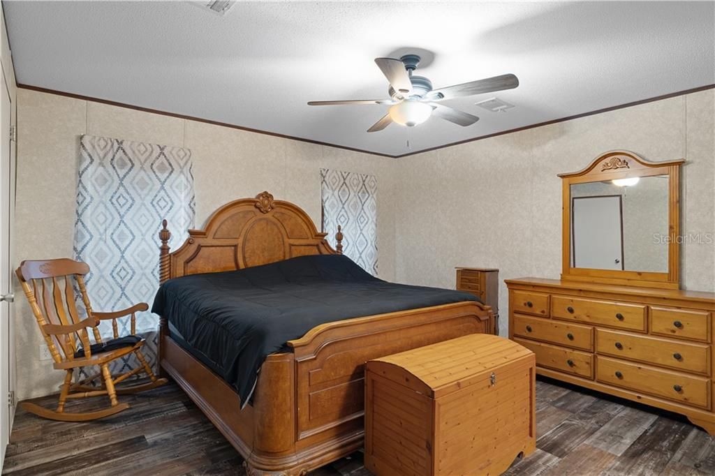 For Sale: $199,900 (3 beds, 2 baths, 1380 Square Feet)