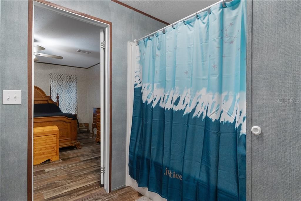 For Sale: $199,900 (3 beds, 2 baths, 1380 Square Feet)