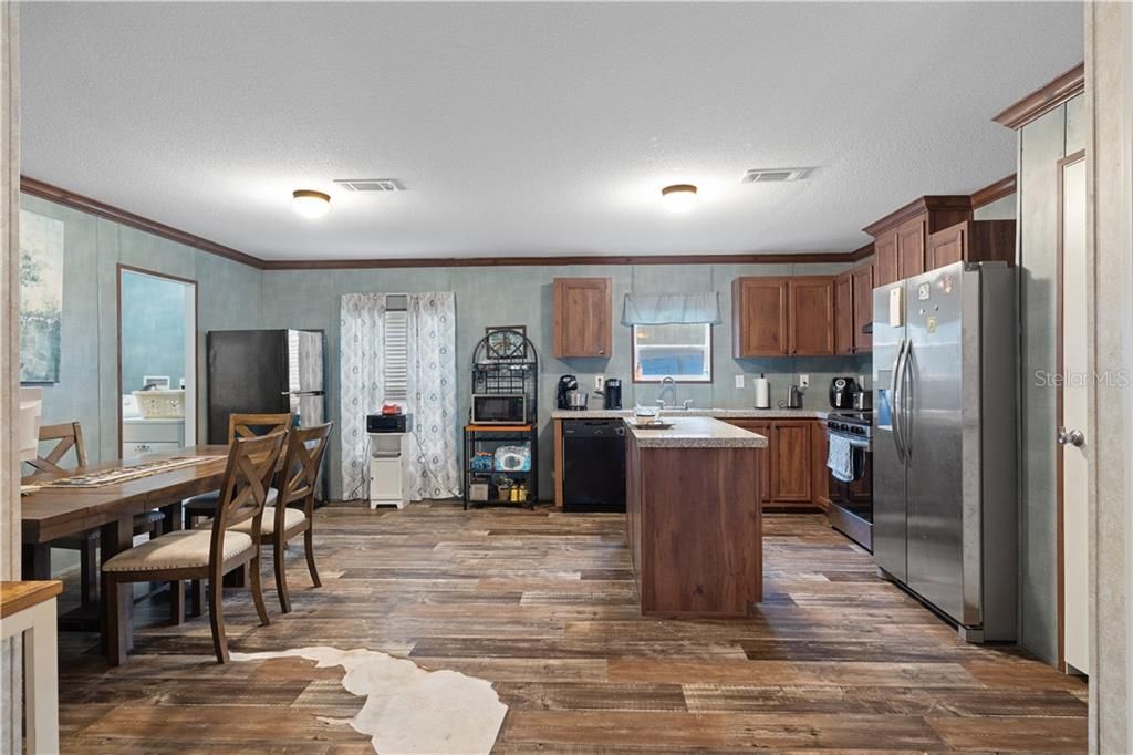 For Sale: $199,900 (3 beds, 2 baths, 1380 Square Feet)