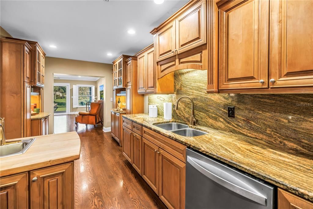 For Sale: $660,000 (3 beds, 3 baths, 2462 Square Feet)