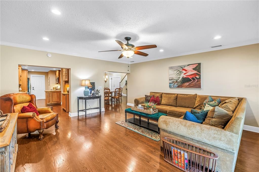 For Sale: $660,000 (3 beds, 3 baths, 2462 Square Feet)