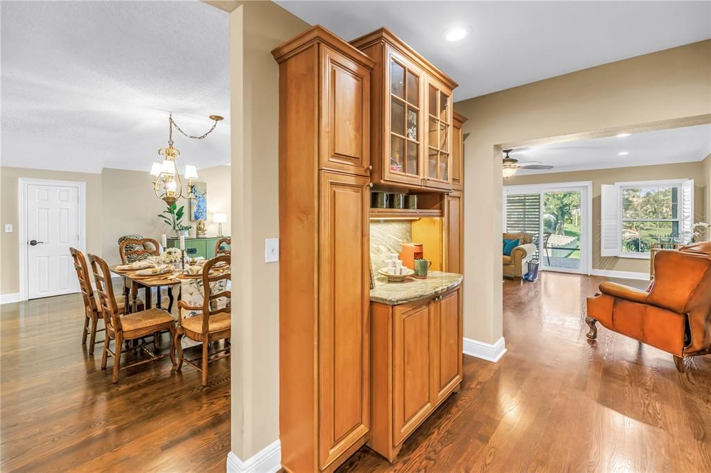 For Sale: $660,000 (3 beds, 3 baths, 2462 Square Feet)