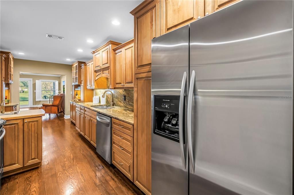 For Sale: $660,000 (3 beds, 3 baths, 2462 Square Feet)