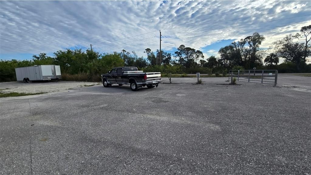 待售: $548,000 (4.80 acres)