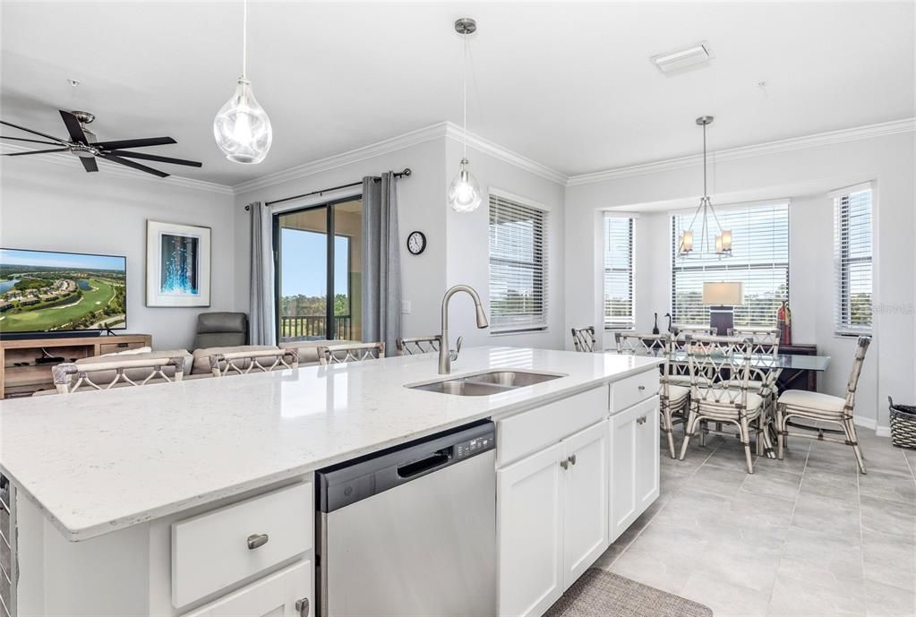For Sale: $295,000 (2 beds, 2 baths, 1142 Square Feet)