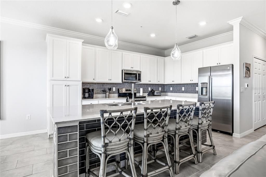 For Sale: $295,000 (2 beds, 2 baths, 1142 Square Feet)