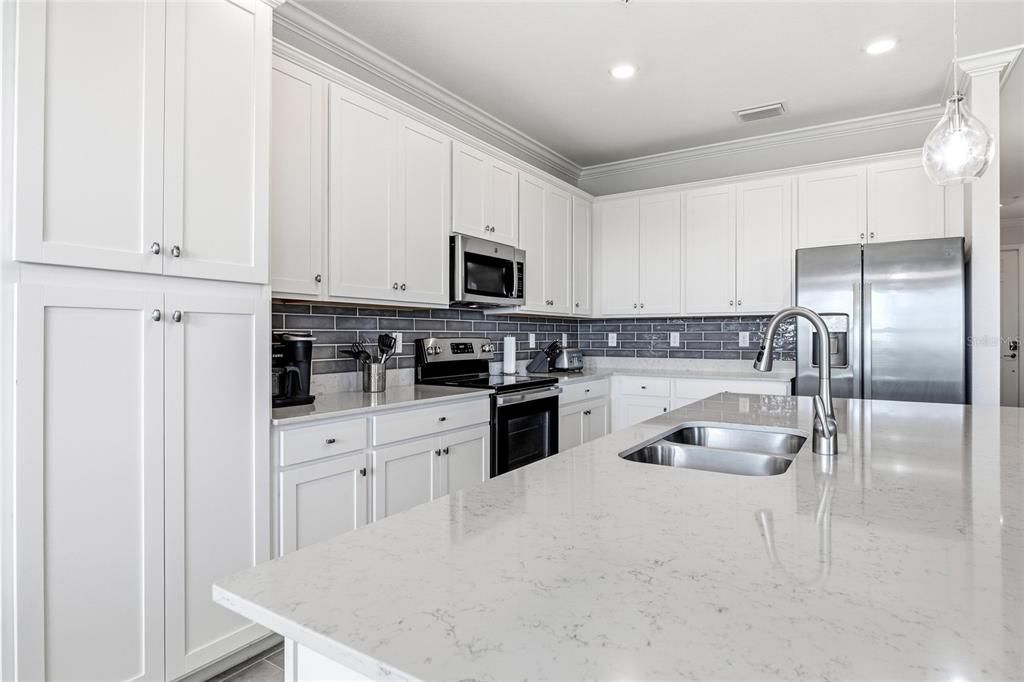 For Sale: $295,000 (2 beds, 2 baths, 1142 Square Feet)