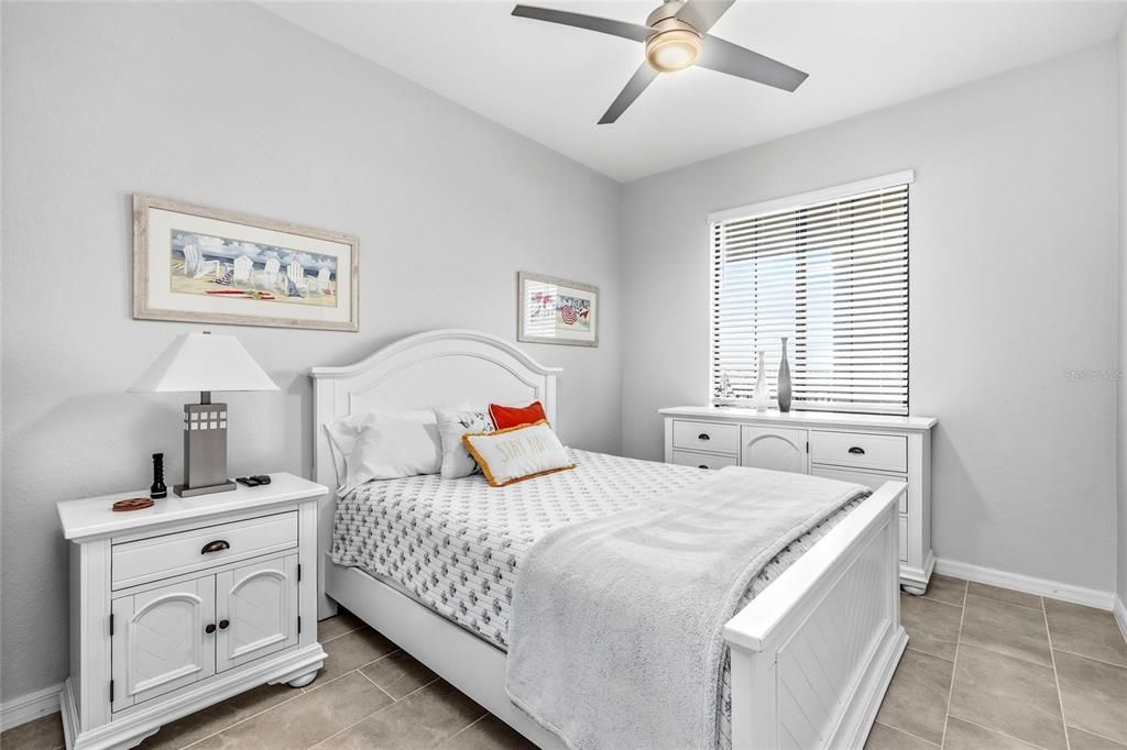 For Sale: $295,000 (2 beds, 2 baths, 1142 Square Feet)