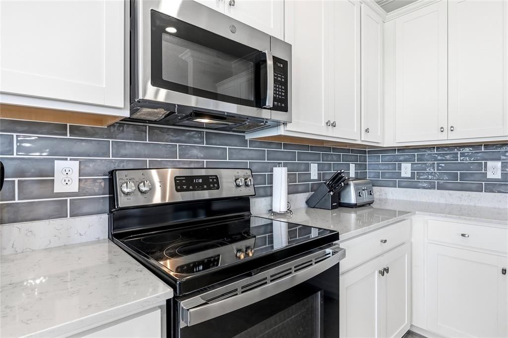 For Sale: $295,000 (2 beds, 2 baths, 1142 Square Feet)