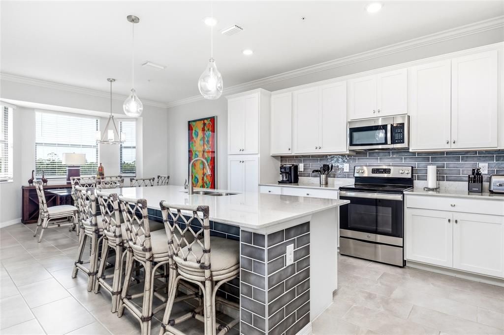 For Sale: $295,000 (2 beds, 2 baths, 1142 Square Feet)