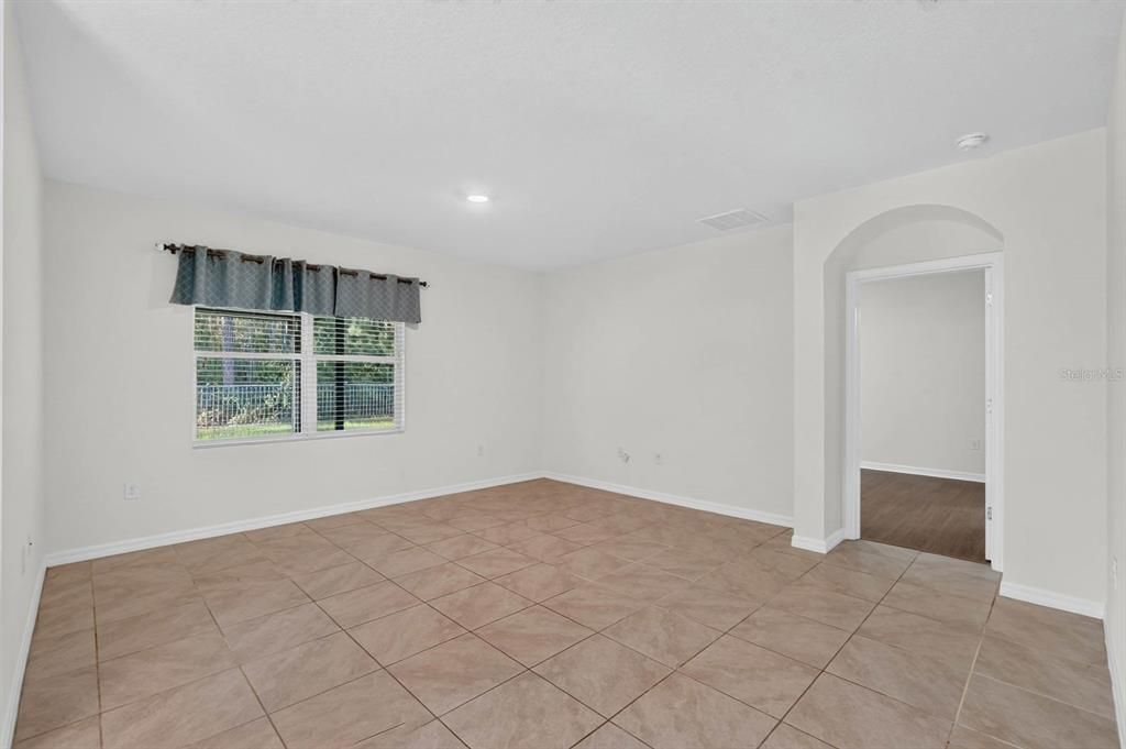 En Venta: $359,900 (4 camas, 2 baños, 1846 Pies cuadrados)