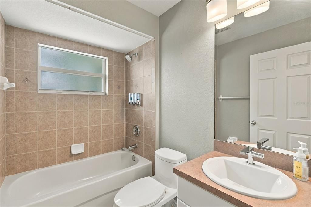 На продажу: $370,000 (3 спален, 2 ванн, 1485 Квадратных фут)