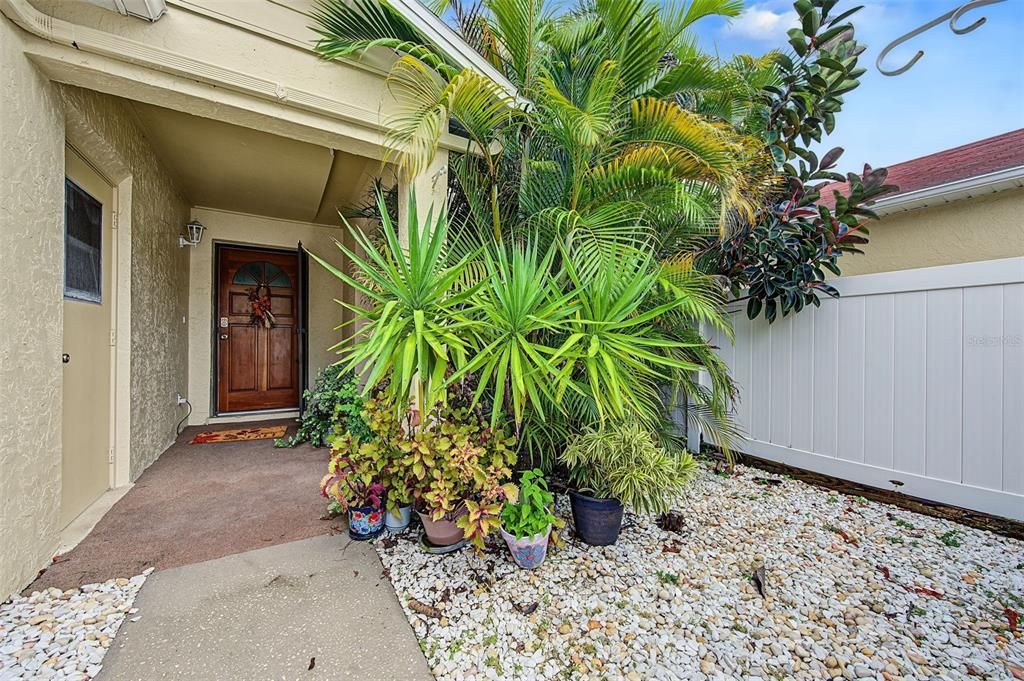 For Sale: $275,000 (2 beds, 2 baths, 1175 Square Feet)