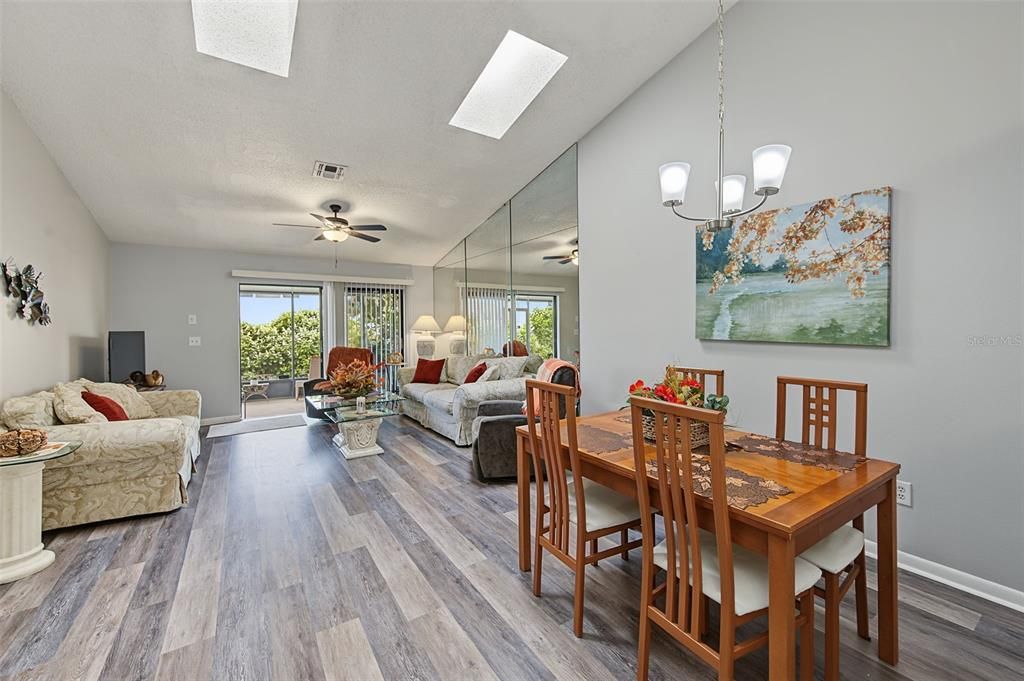 For Sale: $275,000 (2 beds, 2 baths, 1175 Square Feet)