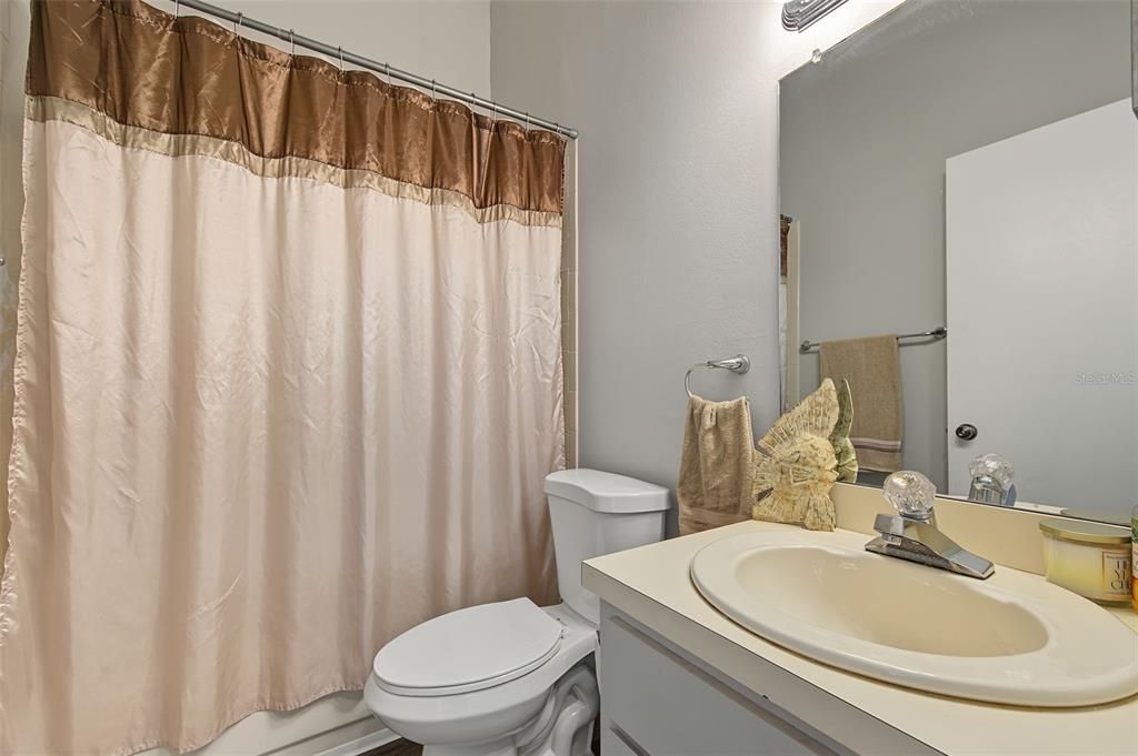 For Sale: $275,000 (2 beds, 2 baths, 1175 Square Feet)