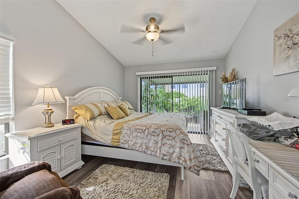 For Sale: $275,000 (2 beds, 2 baths, 1175 Square Feet)