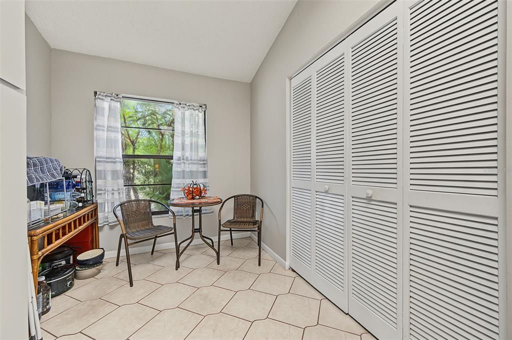 For Sale: $275,000 (2 beds, 2 baths, 1175 Square Feet)