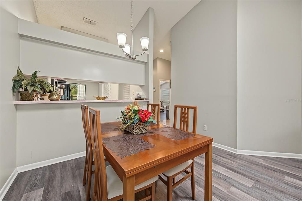 For Sale: $275,000 (2 beds, 2 baths, 1175 Square Feet)