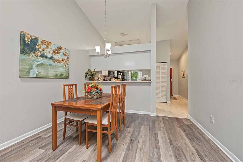For Sale: $275,000 (2 beds, 2 baths, 1175 Square Feet)