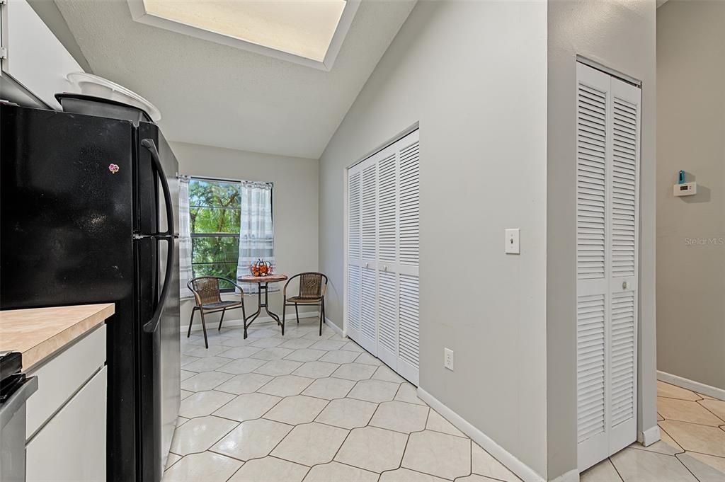 For Sale: $275,000 (2 beds, 2 baths, 1175 Square Feet)
