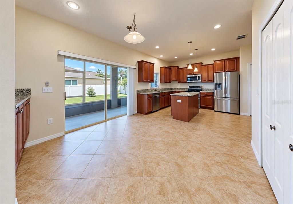 En Venta: $575,000 (5 camas, 3 baños, 3686 Pies cuadrados)