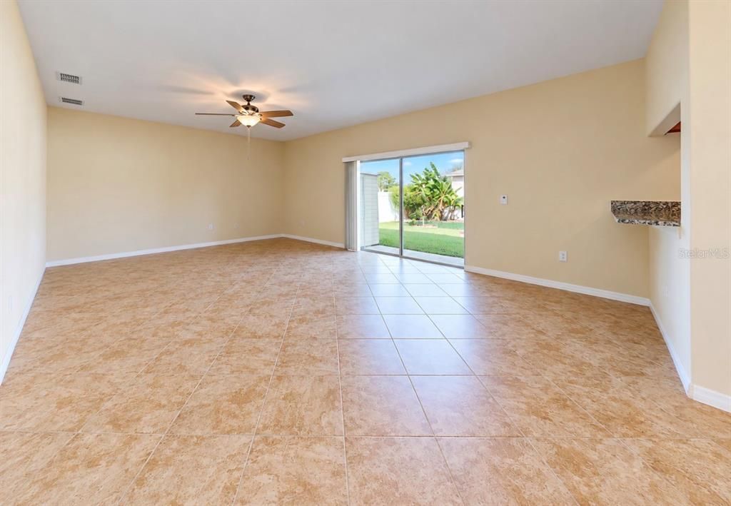 En Venta: $575,000 (5 camas, 3 baños, 3686 Pies cuadrados)