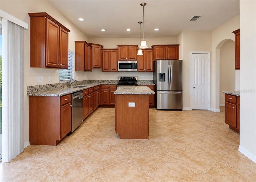 En Venta: $575,000 (5 camas, 3 baños, 3686 Pies cuadrados)