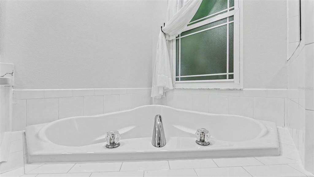 En Venta: $535,000 (4 camas, 2 baños, 2228 Pies cuadrados)
