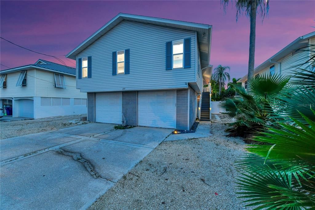For Sale: $1,200,000 (3 beds, 2 baths, 1500 Square Feet)