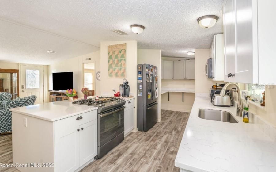 En Venta: $269,900 (3 camas, 2 baños, 1296 Pies cuadrados)