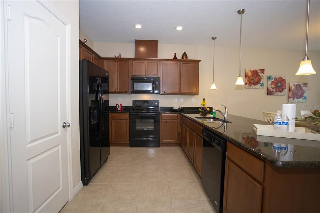 For Sale: $370,000 (4 beds, 3 baths, 1649 Square Feet)